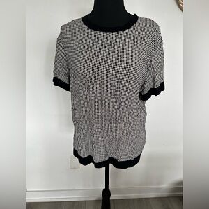 Classic Black & White Knit Top - Women's Short Sleeve
